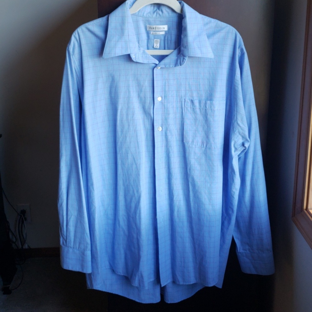 Van Heusen buttoned down shirt. 34/35